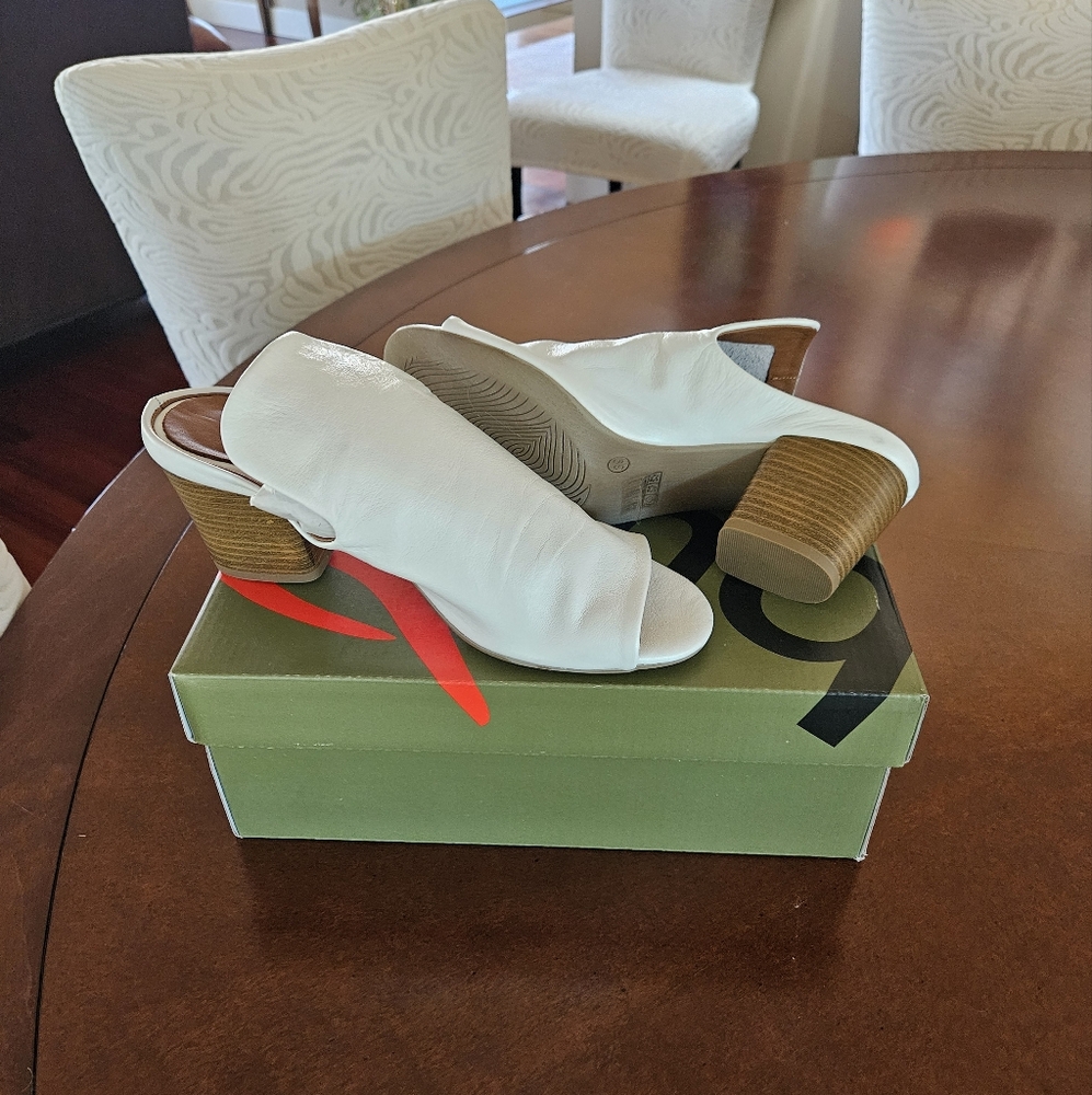 Bueno Cara Heeled Sandles